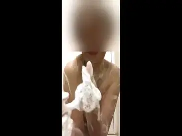 Dokumentasi Tante Janda Cantik Bersantai Di Kasur poster